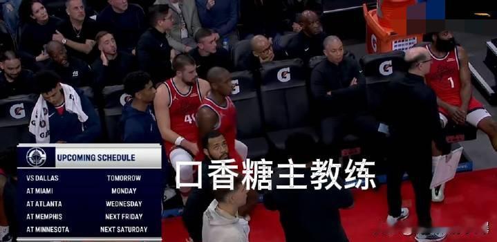 伦纳德连得6分，灰熊赶紧暂停，然后泰伦卢配合的把手感火热的伦纳德换了下去！

然