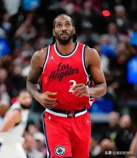 NBA最克制詹姆斯的五大防守球员！大家认同吗？

1. 伦纳德 

死亡缠绕、顶