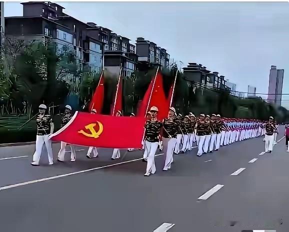党旗是非常神圣庄重的，国家明文规定了党旗该在什么场合使用，主要用于党组织正式活动