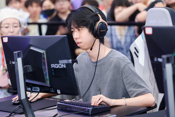 xleft小叮当 小叮当现身嘉年华现场，人气直接拉满。PUBG 咖啡空投站氛围感