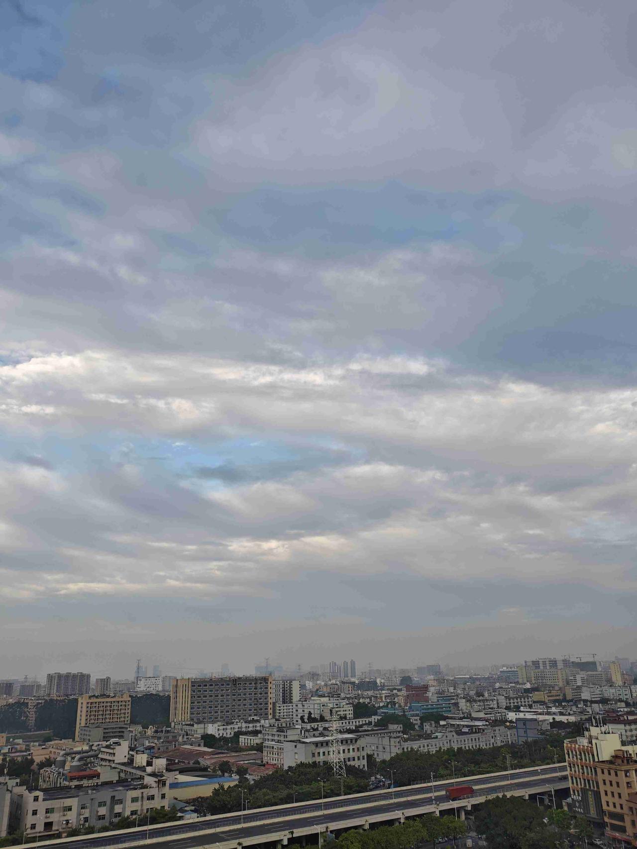 我的今日状态：😁轻松愉快
我这里的天气：⛈️雷雨：深圳今日阴天有雷阵雨，气温2