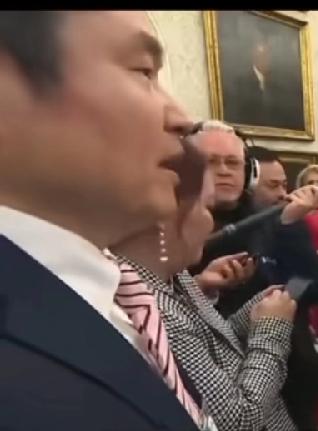 向特朗普提问日本男记者，给高市早苗、给日本，自找难堪、自取其辱！没有被美国特殊对