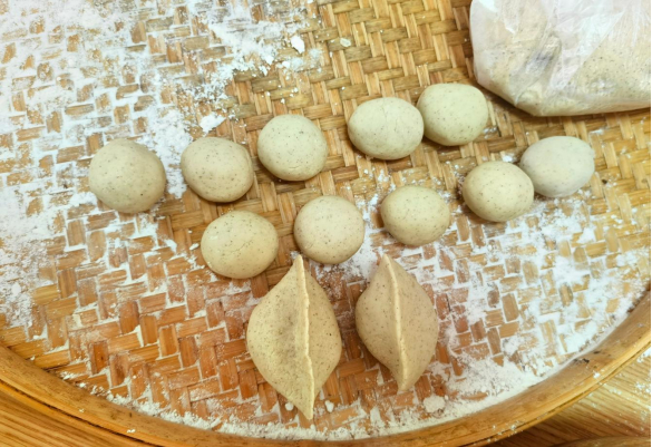 诗意黄姚自在广西【南方的饺子：大肚糍】在钟山，有一种小吃承载着当地人的悠悠乡愁与