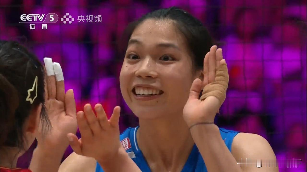 快讯：中国女排3-0零封乌克兰，强势止颓！
 
7月9日世联赛香港站，中国女排迅