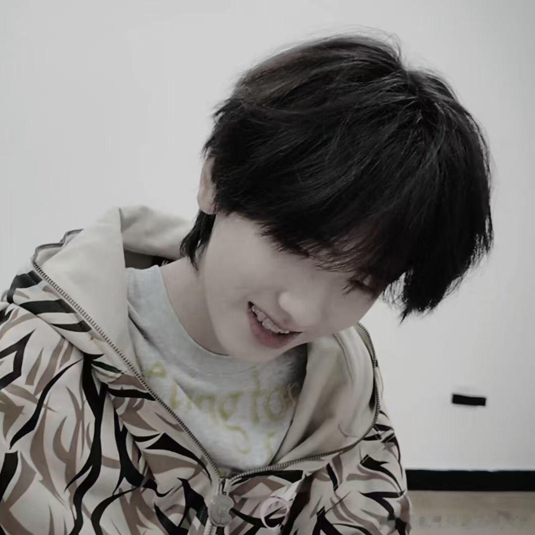 左奇函 💙左奇函 四代第一鼓手💙左奇函 四代第一rap担当我们见面的时候 或
