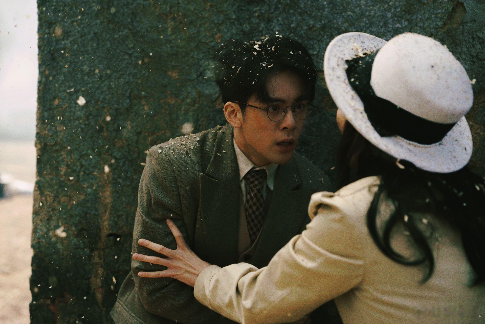 #顾易中没什么可以失去的了# 游记刚开始追孤舟这部剧的时候顾易中是天真的，这一步