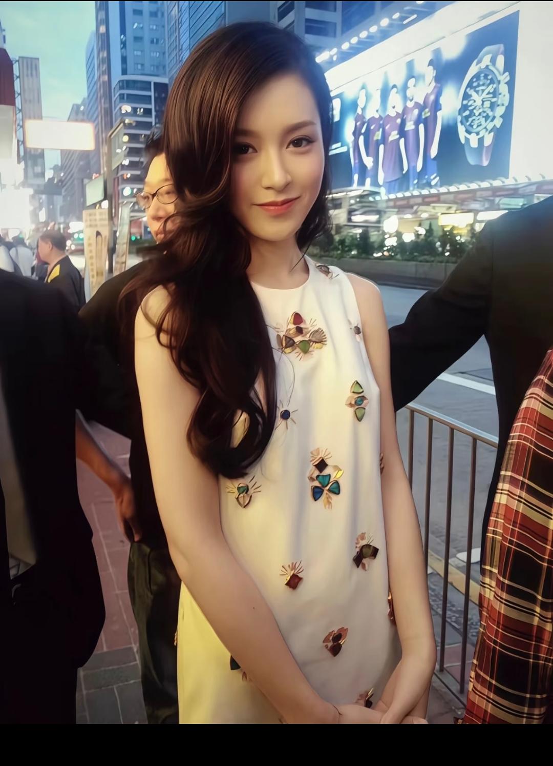 香港的很难在内地打开知名度，她那个搭档如果不是黄教主资源进了跑男，也不会在大陆事