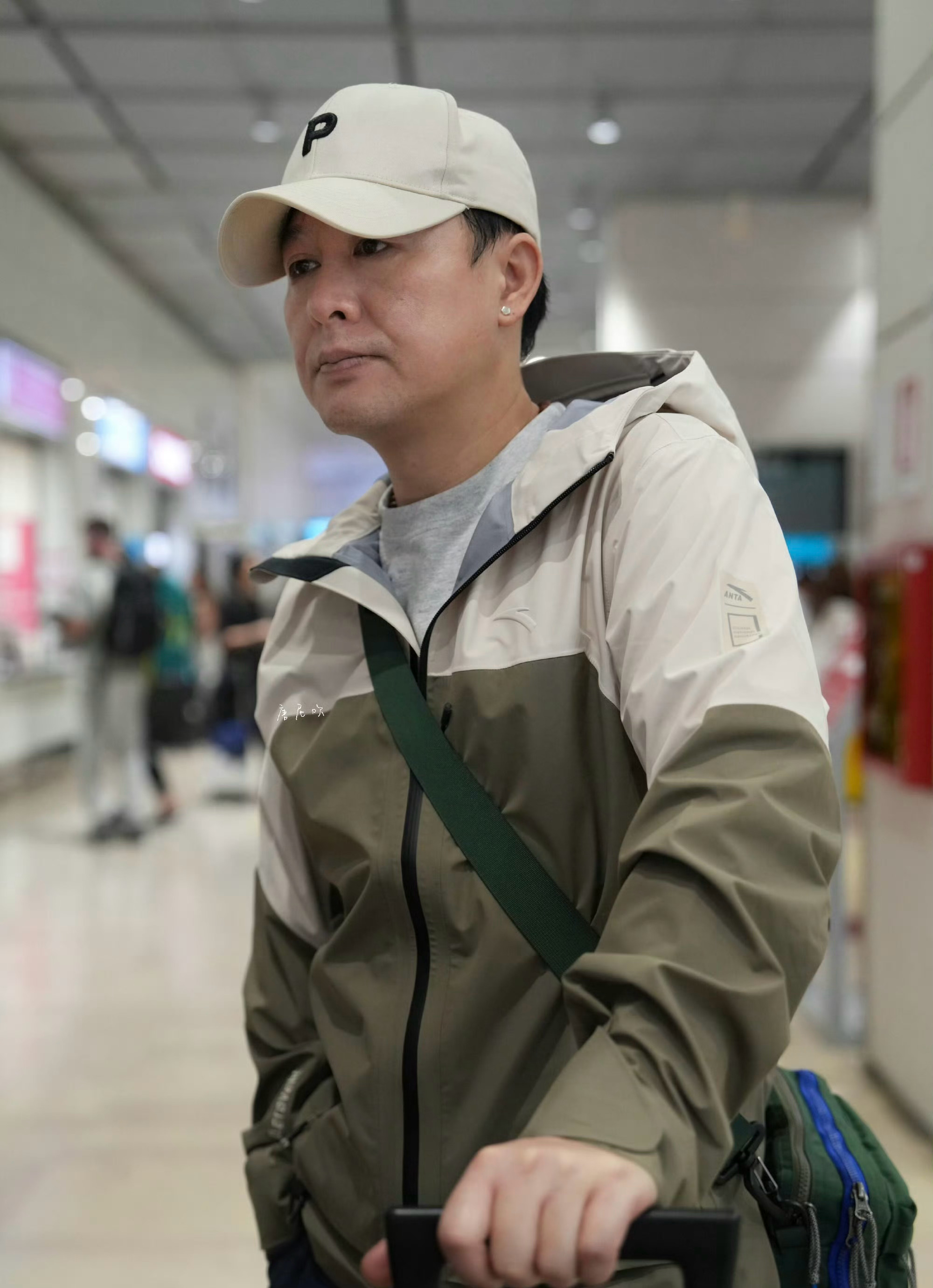 张颂文戴了耳钉，他之前好像没戴过？[柯基][柯基][柯基]张颂文戴耳钉 ​​​