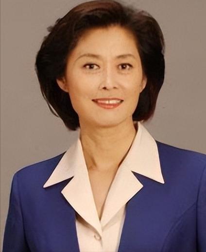 1955年，一个普通春日的黎明，哈尔滨市警察局宿舍里传出了婴儿的啼哭声。谁也没想