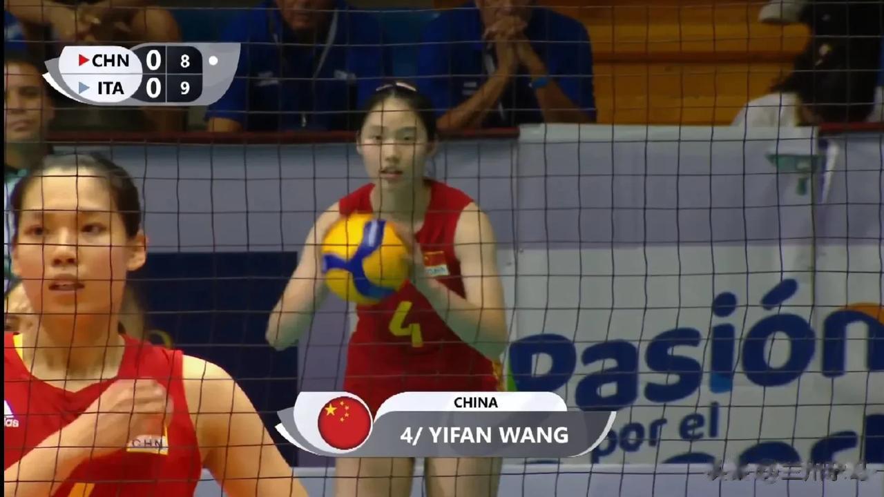 冠军🥇战1:1 
中国女排19:25失首局
开局打的有点紧 防守拦网不到位  