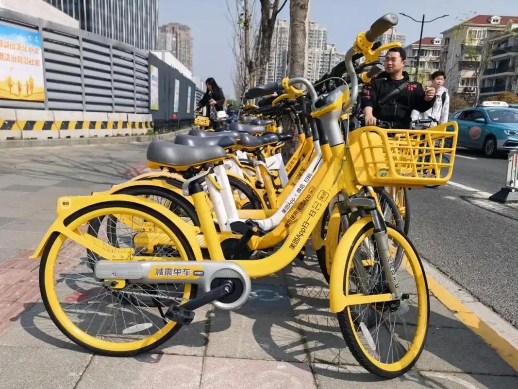 30块一小时的高端共享单车，赚的已经不是代步钱。
很多人觉得共享单车涨价会把用户