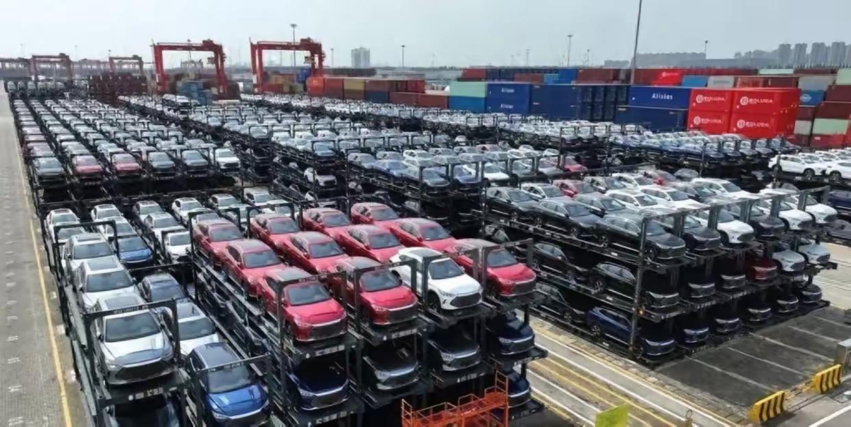 欧洲媒体发出灵魂拷问:美国本来应该和欧洲一起对付中国，可现在完全抛弃了欧洲，却放