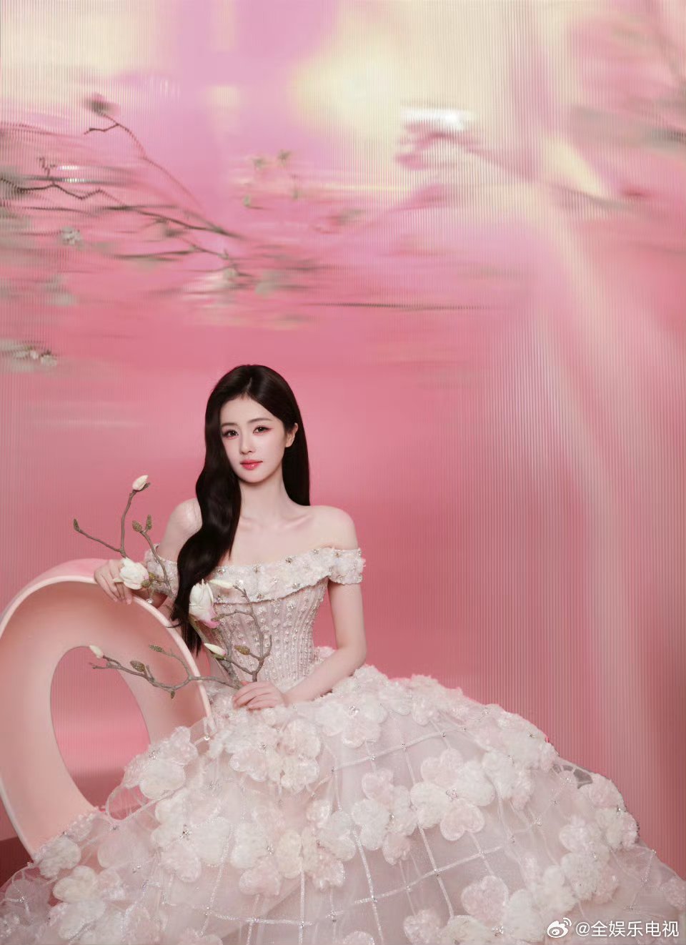 白鹿最近在健身爬坡白鹿最近瘦了6斤白鹿说最近在健身爬坡中，美女如此努力！！白鹿