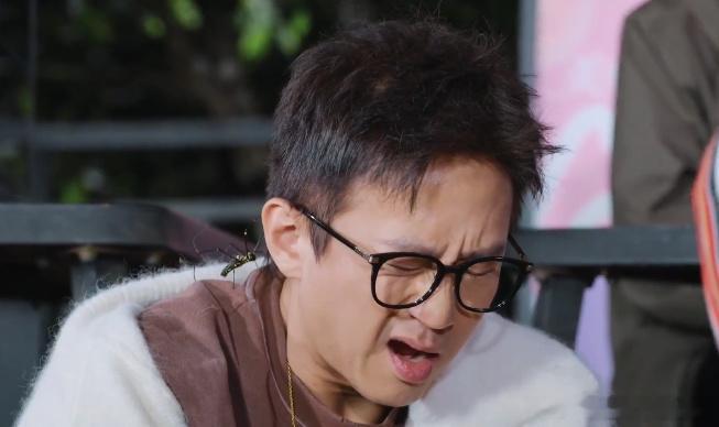 邓超现在节目玩儿这么大吗邓超胆子也太大了！盯着蜊蛛那段我直接头皮发麻，根本不敢直