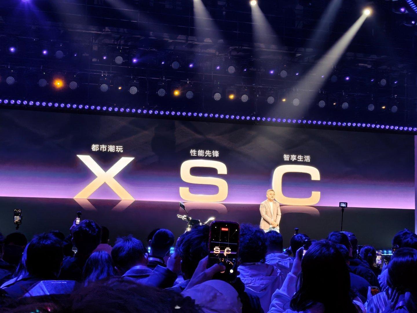 零际共有3个系列产品，对应不同人群，分别是都市潮玩系列、性能先锋系列和智享生活系