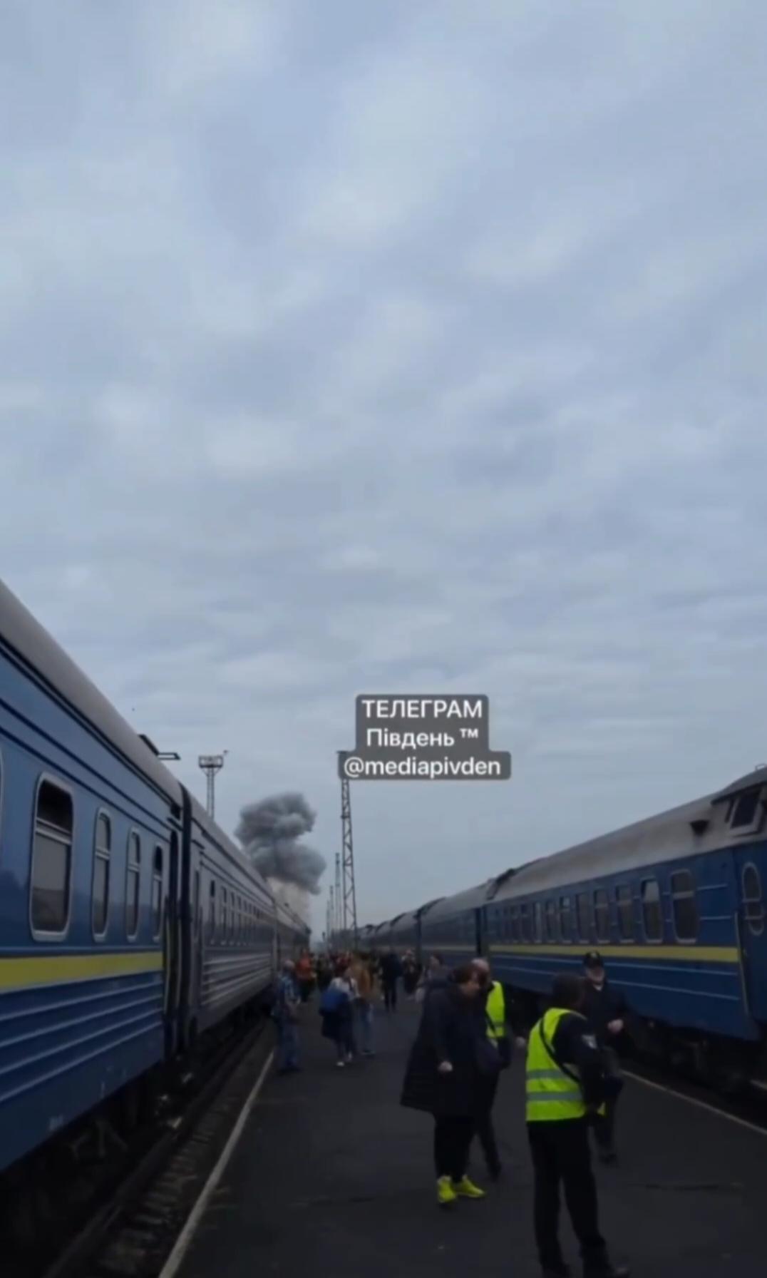 与波兰接壤的乌克兰沃伦州的火车站遭到了俄军无人机打击。与此同时，沃伦州亚霍丁边境
