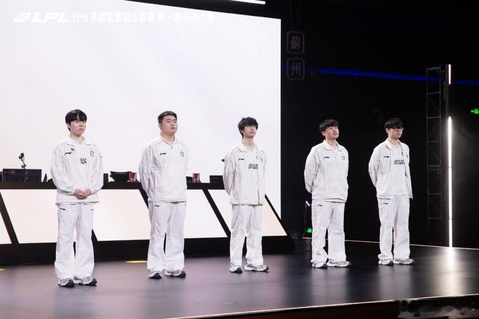 LPL四队出征S16iG从涅槃到世界赛iG做到了，从涅槃组起步，一路跌撞逆袭，拿