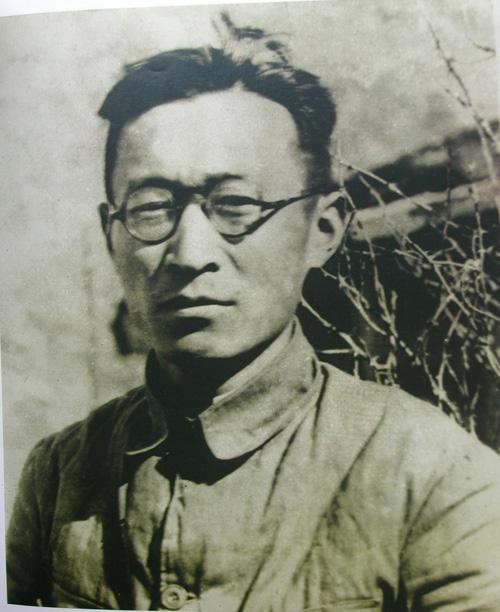 “钱三强：中国原子能之父回国时没带图纸，只揣着一叠咖啡渍笔记——他早把‘核’字，