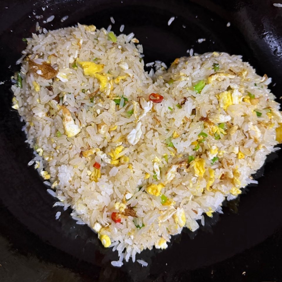 已经到了绝食都不掉称的年纪生活真的很新鲜每天都是减肥第一天文案