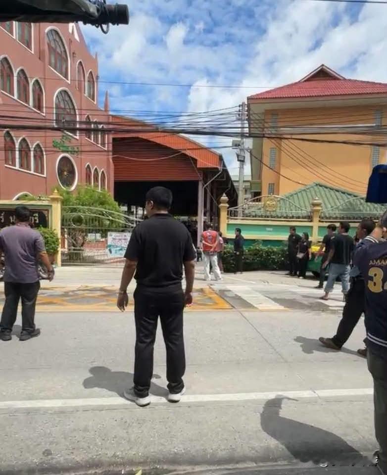 泰国暖武里府校园枪击悲剧敲响警钟，青少年心理与家庭教育问题再受关注
 
泰国暖武