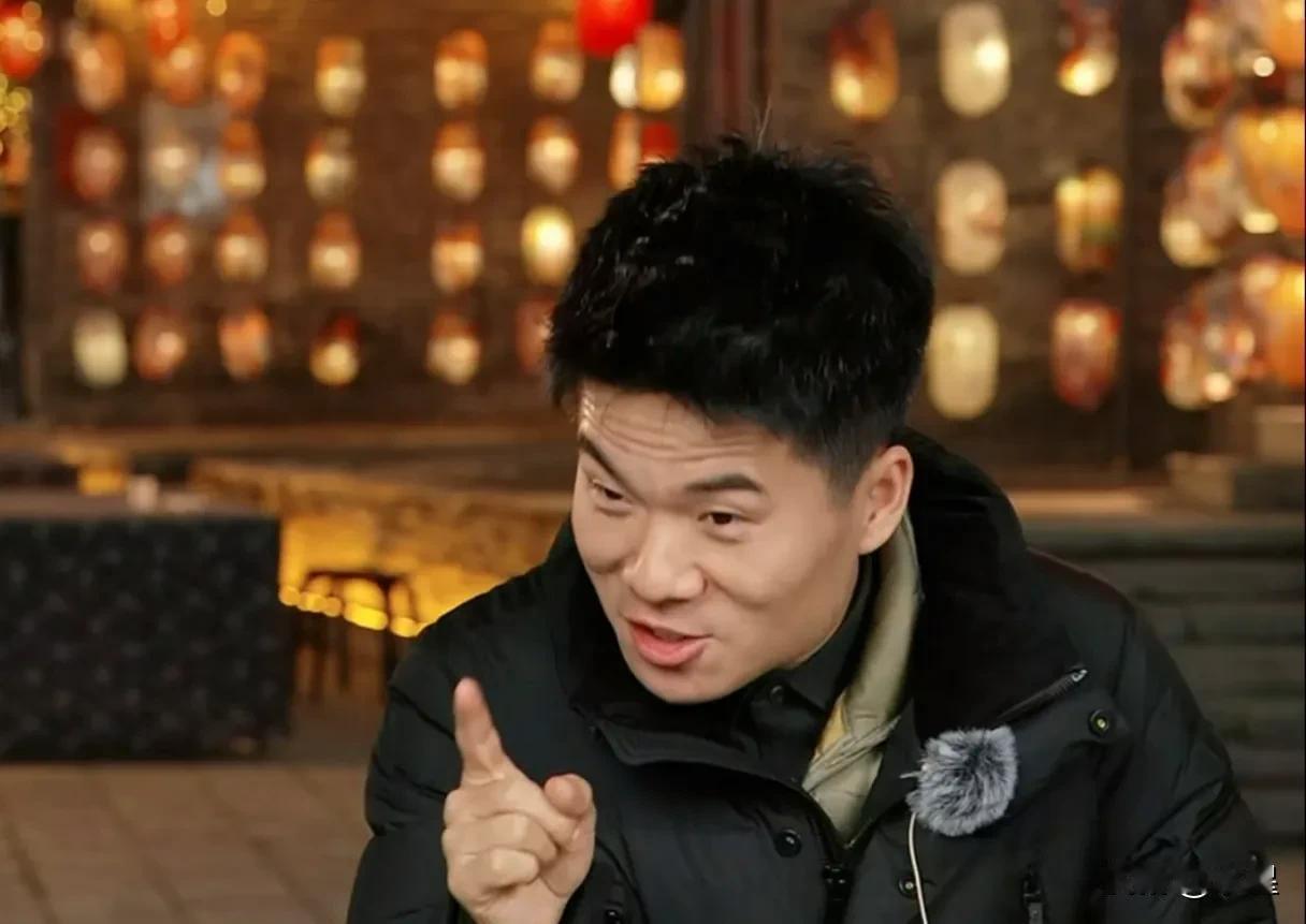 今天又有观众拿董宇辉的颜值说事
董宇辉用孔子的益者三友进行了答复
友直，友谅，友