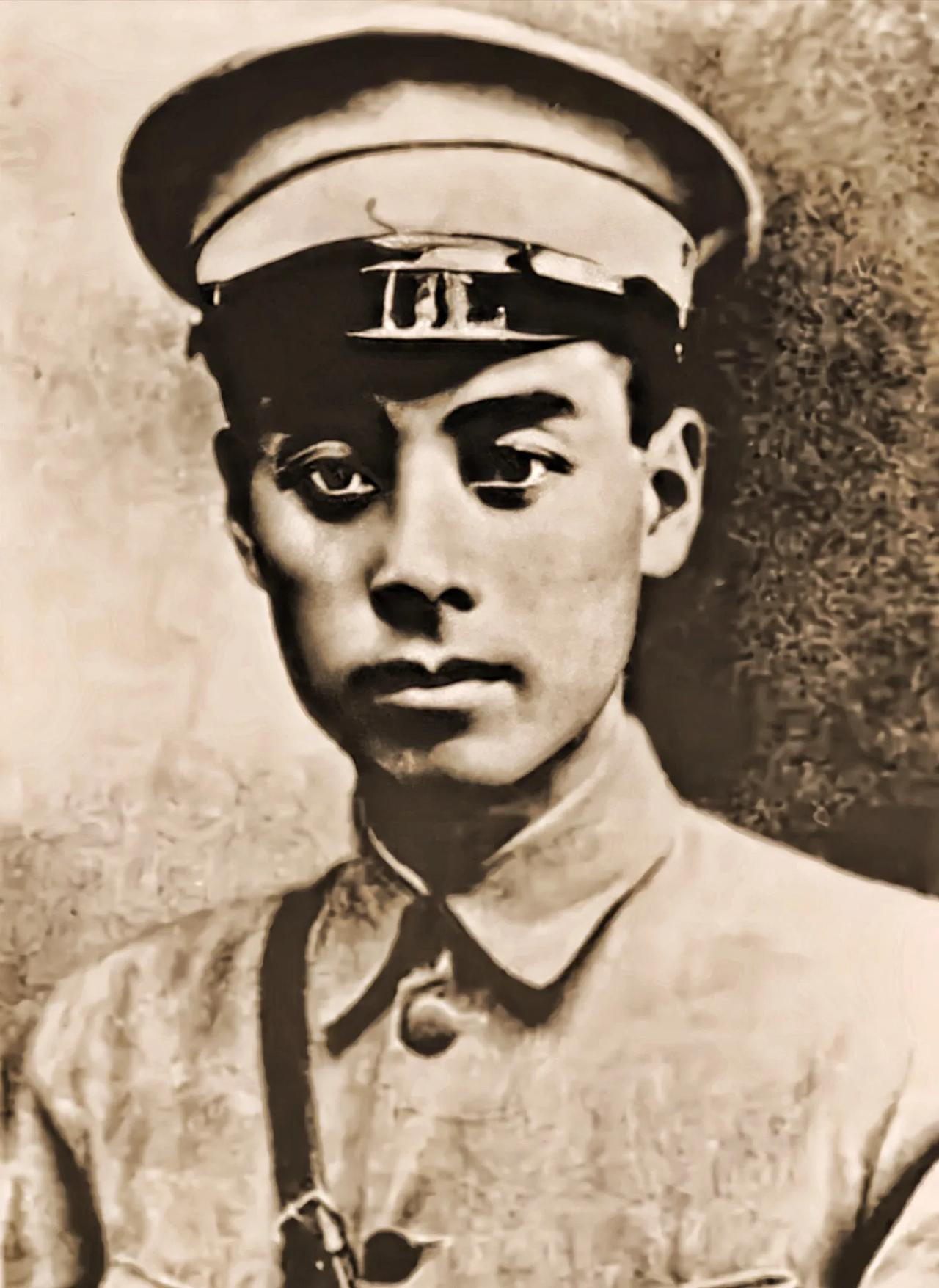 1924年，年仅26岁的周恩来从法国回到中国不久，他就被孙中山任命为黄埔军校政治