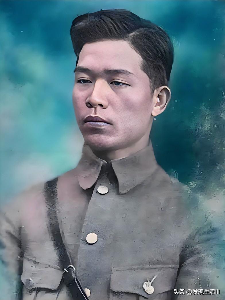 1937年庐山会议，有人问蒋介石：“总裁百年之后，谁能取代您？”蒋介石沉吟片刻：