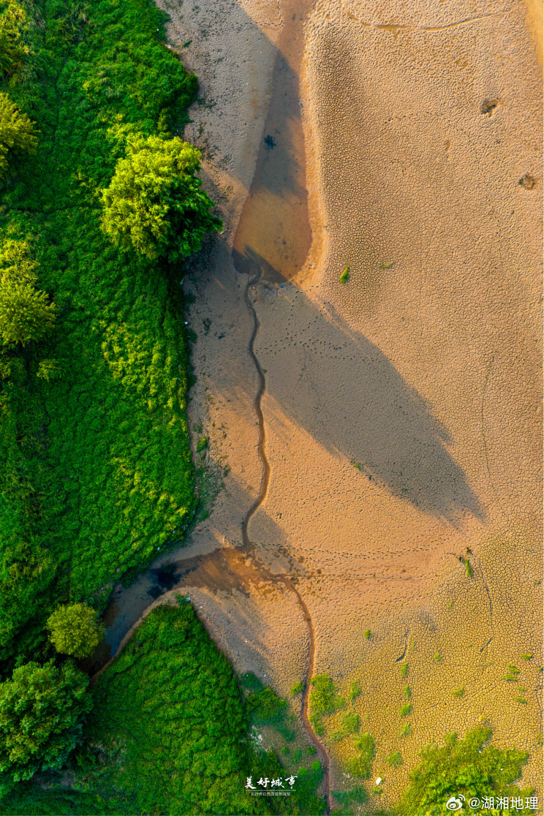秋高气爽，长沙15座江心岛等你去“跳”。跳岛”原指在海岛之间往来旅行的方式。长沙
