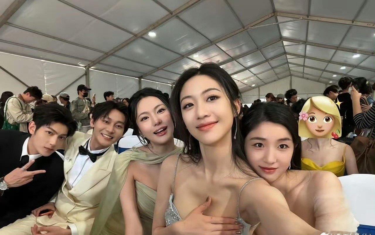 向涵之是汤唯的继承人，这美貌肯定会大红大紫的。 