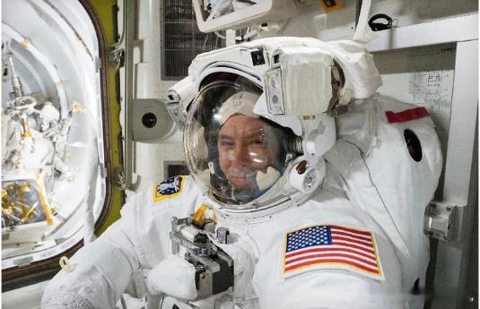 【财富晚茶】三元股市收评：沪指跌0.06%：航天强势上扬焦炭探底导语：作者系《网