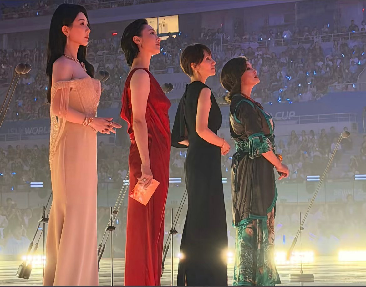 杨紫 百花奖 神图 致每一位热烈绽放 不被定义的女性 杨紫说的对 每一朵花都有自