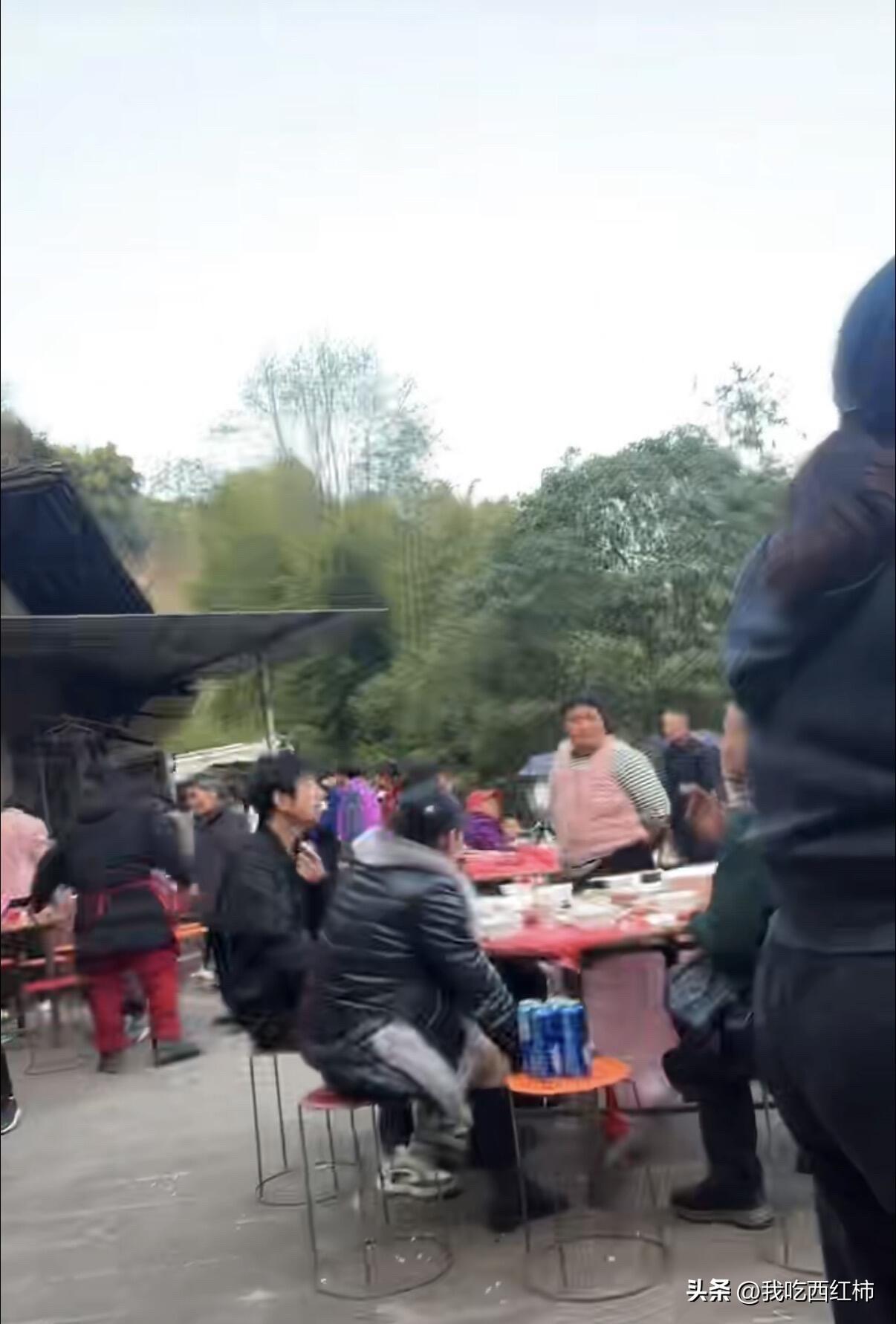 满月酒 婴儿和产妇不用出席
今天我老家给娃办酒，家里可是非常闹热，回家高速车程1