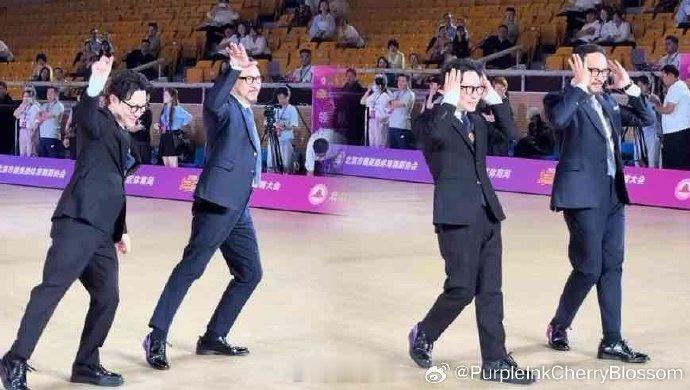 穿正装跳拉丁裁判回应走红近日，一支数十位裁判身着西装集体表演的拉丁舞刷屏全网。视