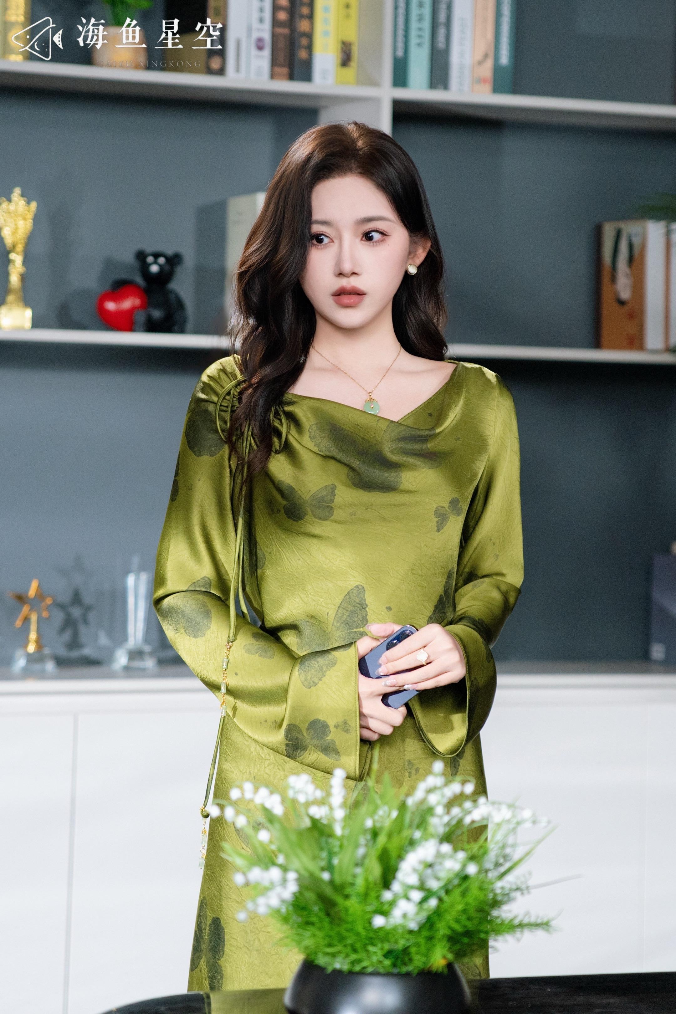 戏上恨岁岁，下了戏可劲儿亲。