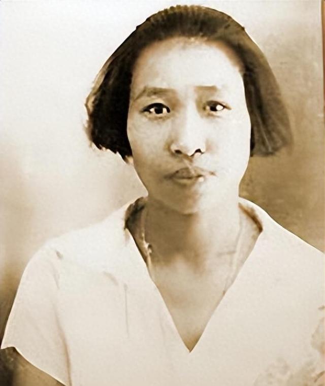 1955年周恩来请初恋女友吃饭，邓颖超得知后却责怪：为何不 合影？
从雅加达到北