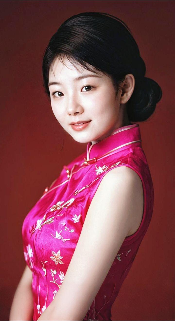 AI扩图 AI艳粉微笑