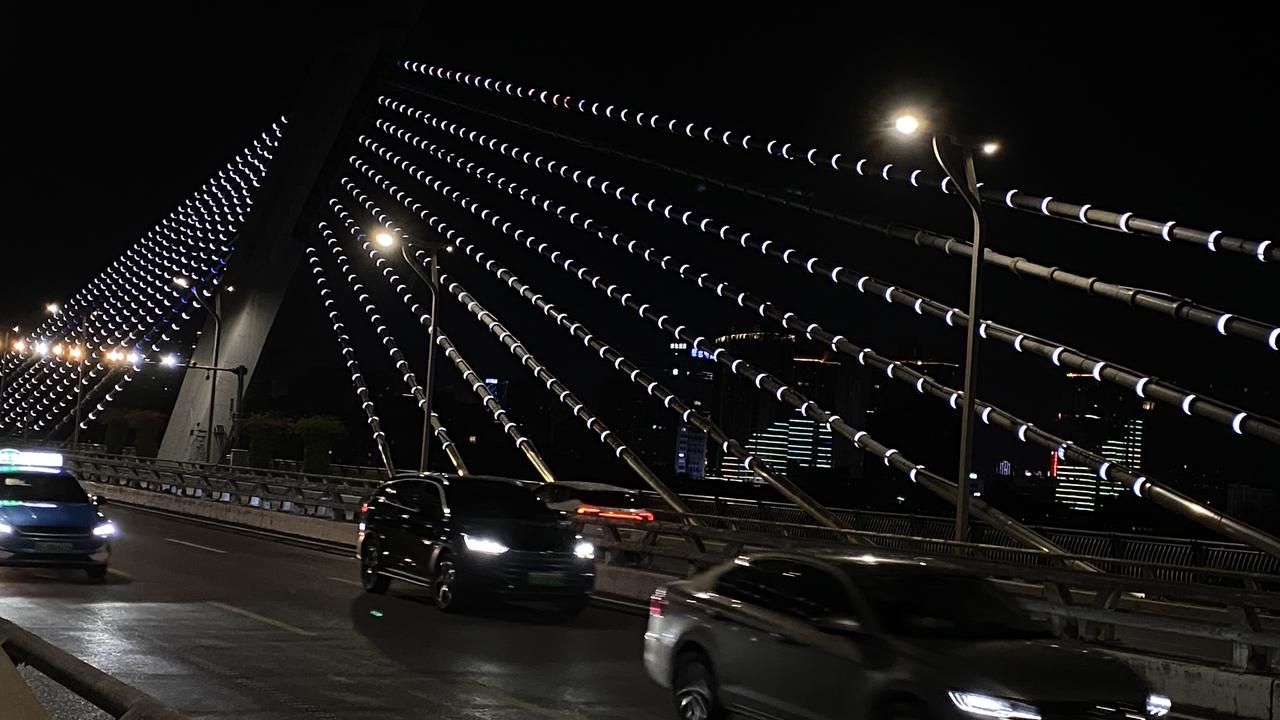 桥牵灯火，江映星河，泸州的夜色真动人
 在炎热的夏日，如果你问我泸州的夏夜该怎么