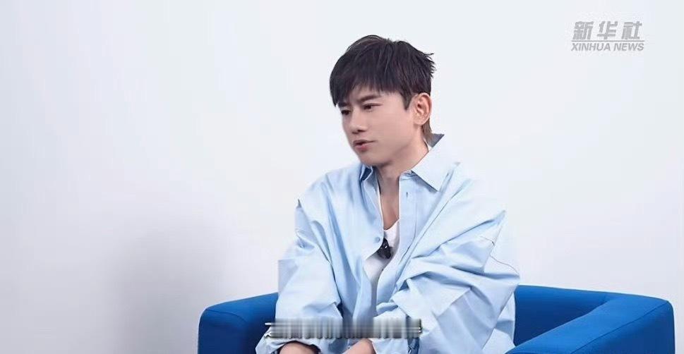 张杰说坚守音乐初心传递温暖力量张杰说希望用歌声传递温柔且坚定的力量，持续用音乐为