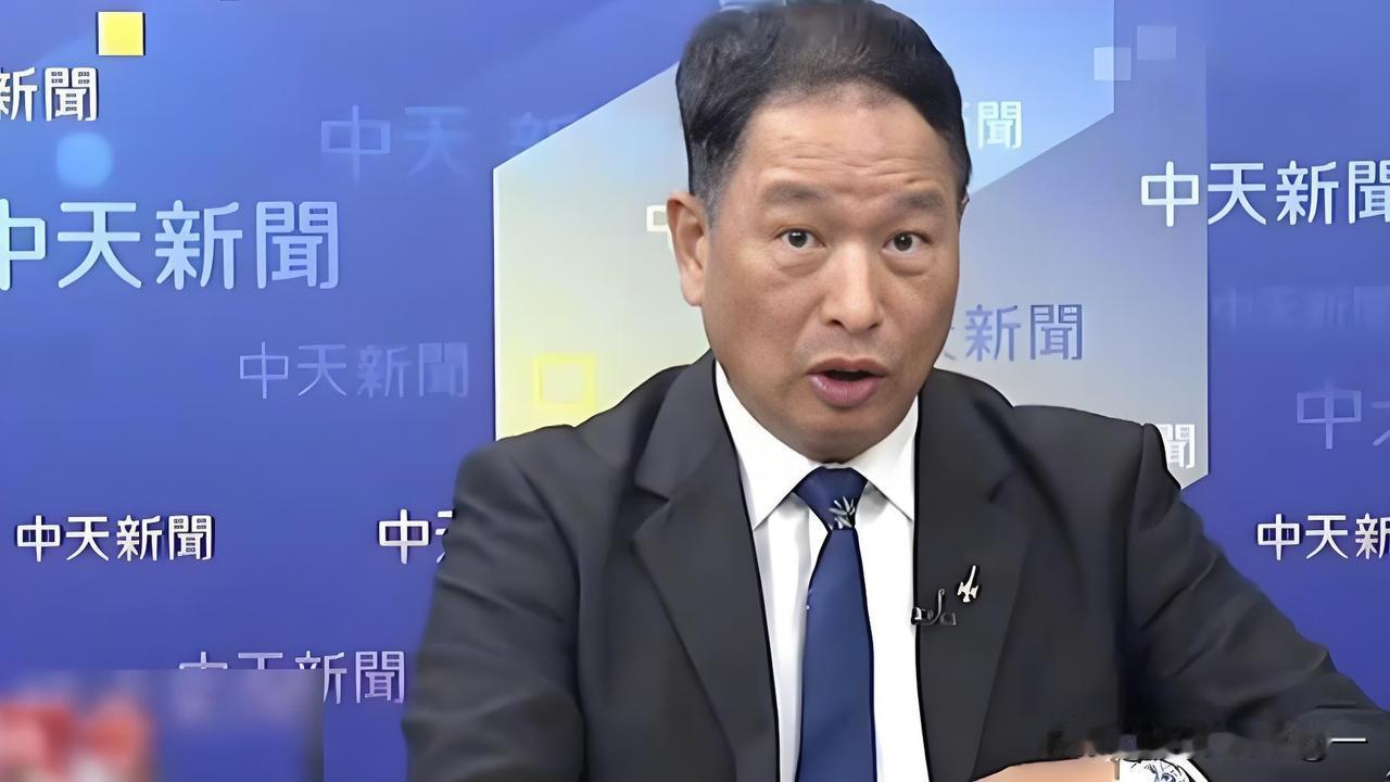 今天（6月2日）上午，台军一架T-34型教练机在高雄冈山基地执行“模拟发动机失效