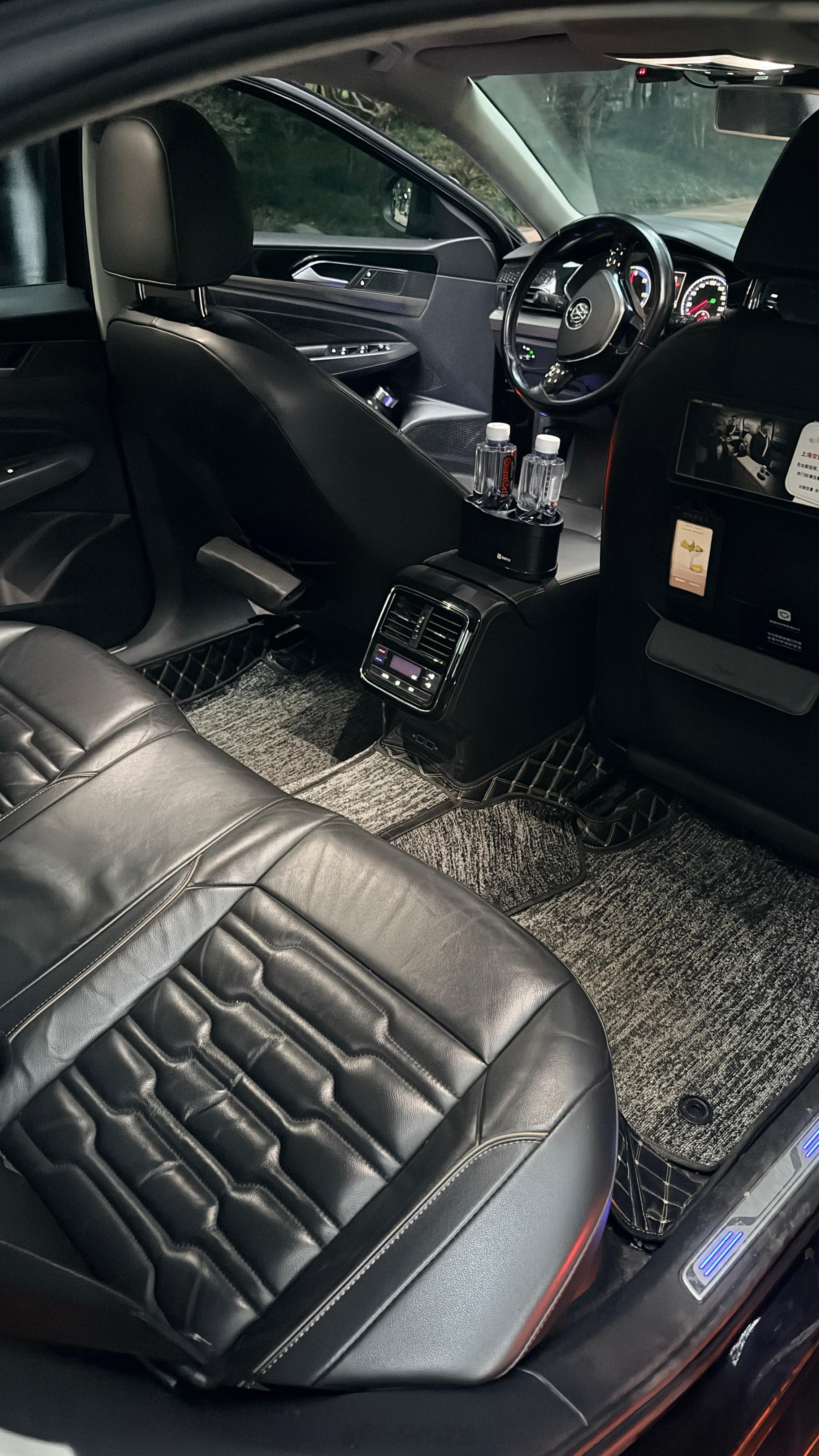 赶早班机，一上车司机就在给我上课…从国内聊到国际，从地缘政治聊到世界格局。人呀知