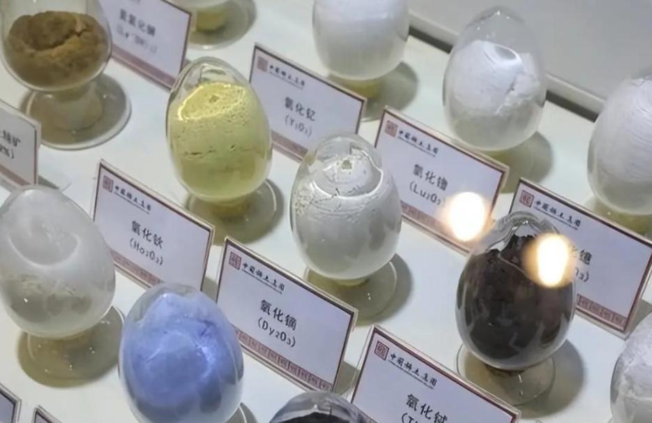 中国自2025年12月起，暂停对日出口镝、铽等核心重稀土与芯片关键金属镓，断供时