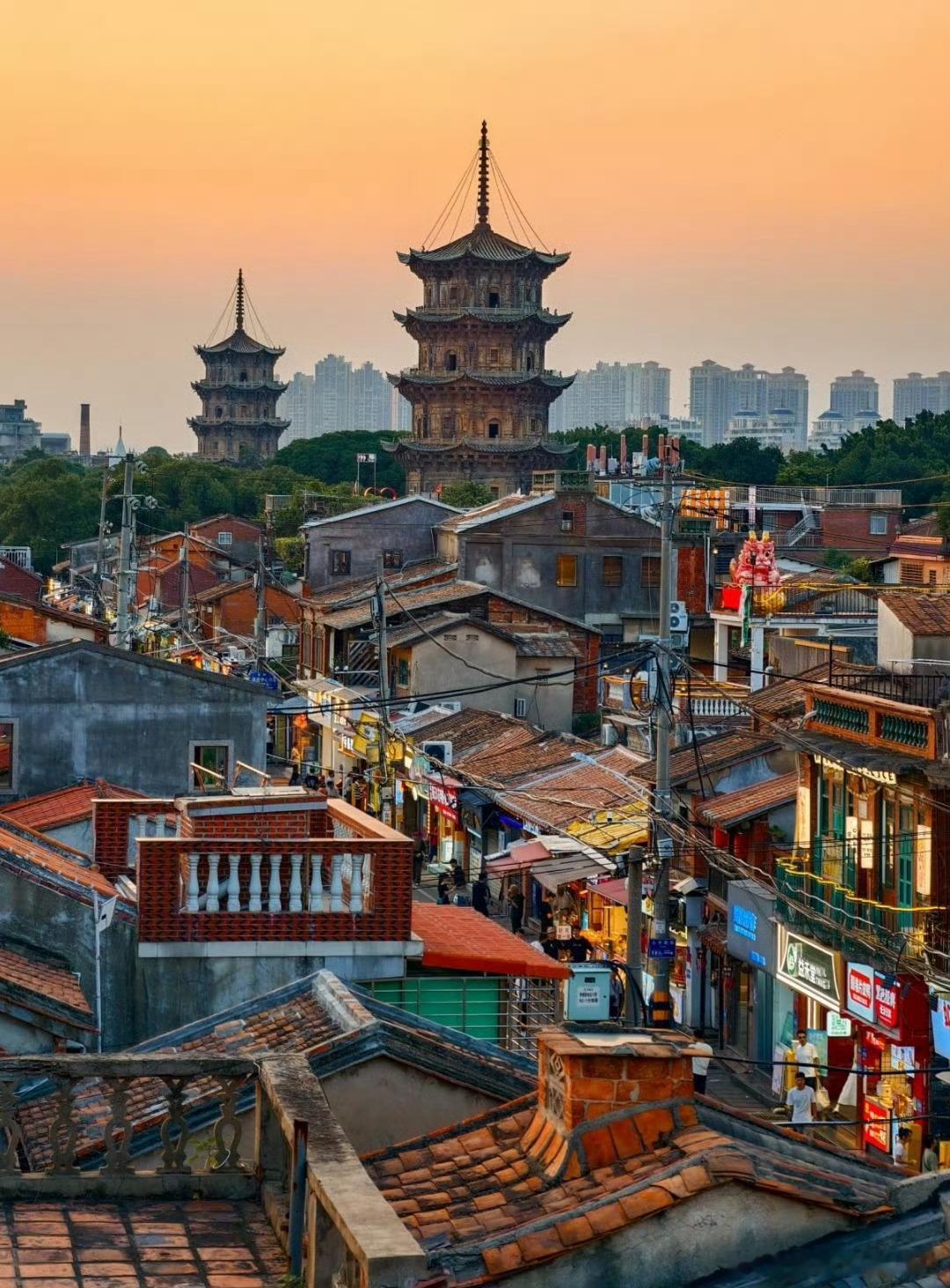 在梧林享受视觉盛宴🌸漫步梧林邂逅东方美学，古厝燕尾脊遇上潮流T台，南音婉转、花