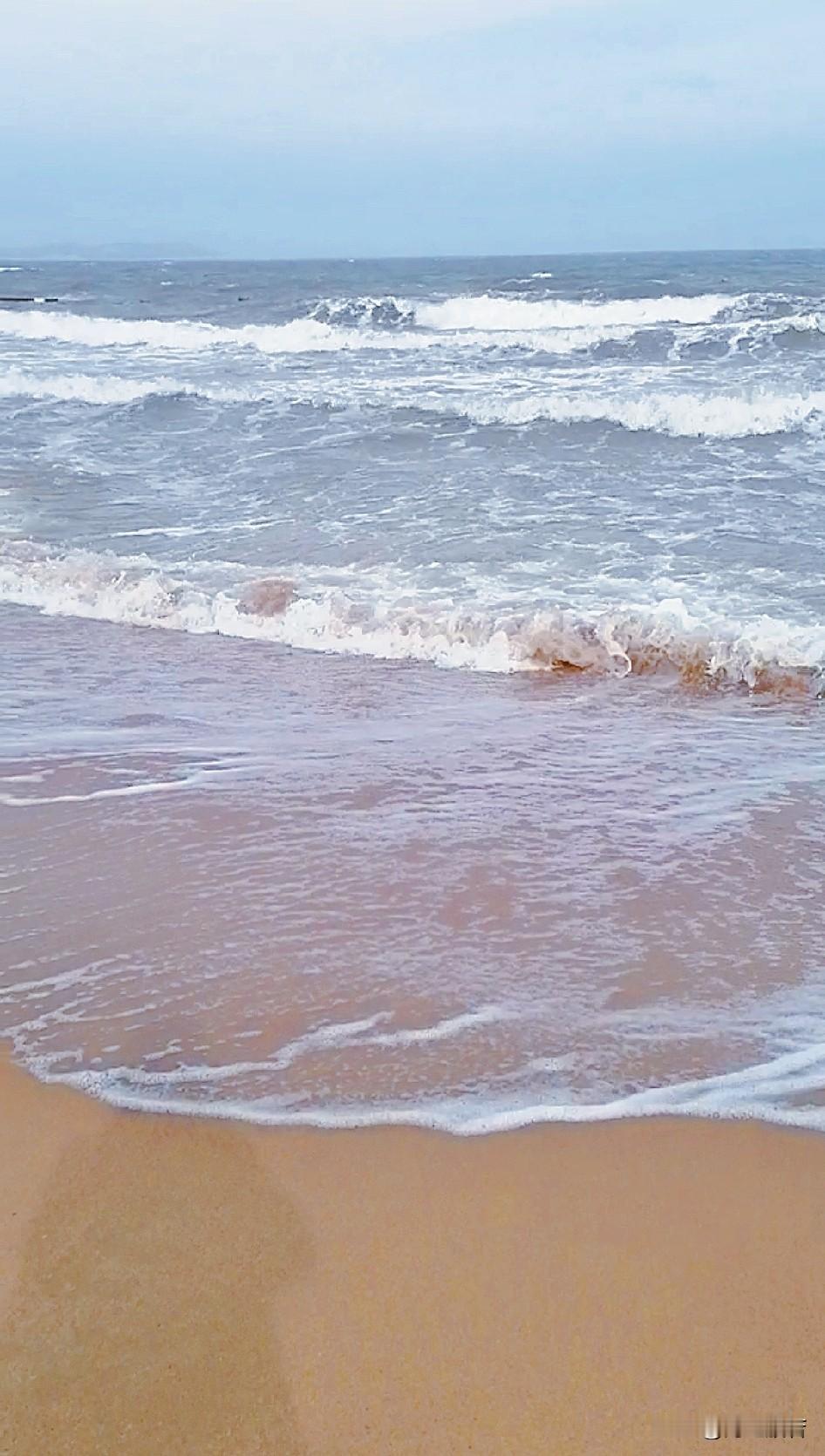 大海

             ——海之般若

此时，写一首诗给你
不只写你的
