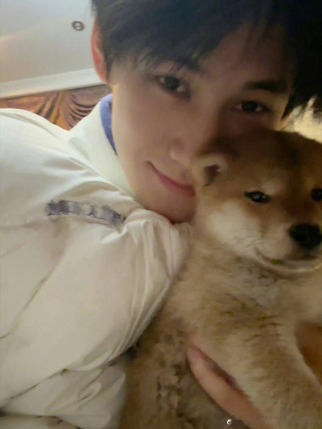 张真源说呼安和名字一样能睡时间过得真快！呼安大王已经到家三年了！真源和呼安要一直