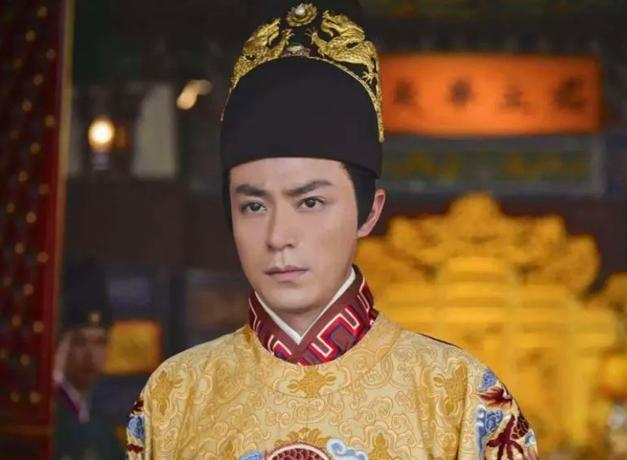 1620年，万历皇帝已病入膏肓，忽然，郑贵妃跪步上前、苦苦相逼道：“陛下，您何时