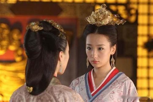 1627 年，有个太监竟垂涎张皇后的美色，趁她洗澡时闯入浴池，嬉皮笑脸道：“皇后