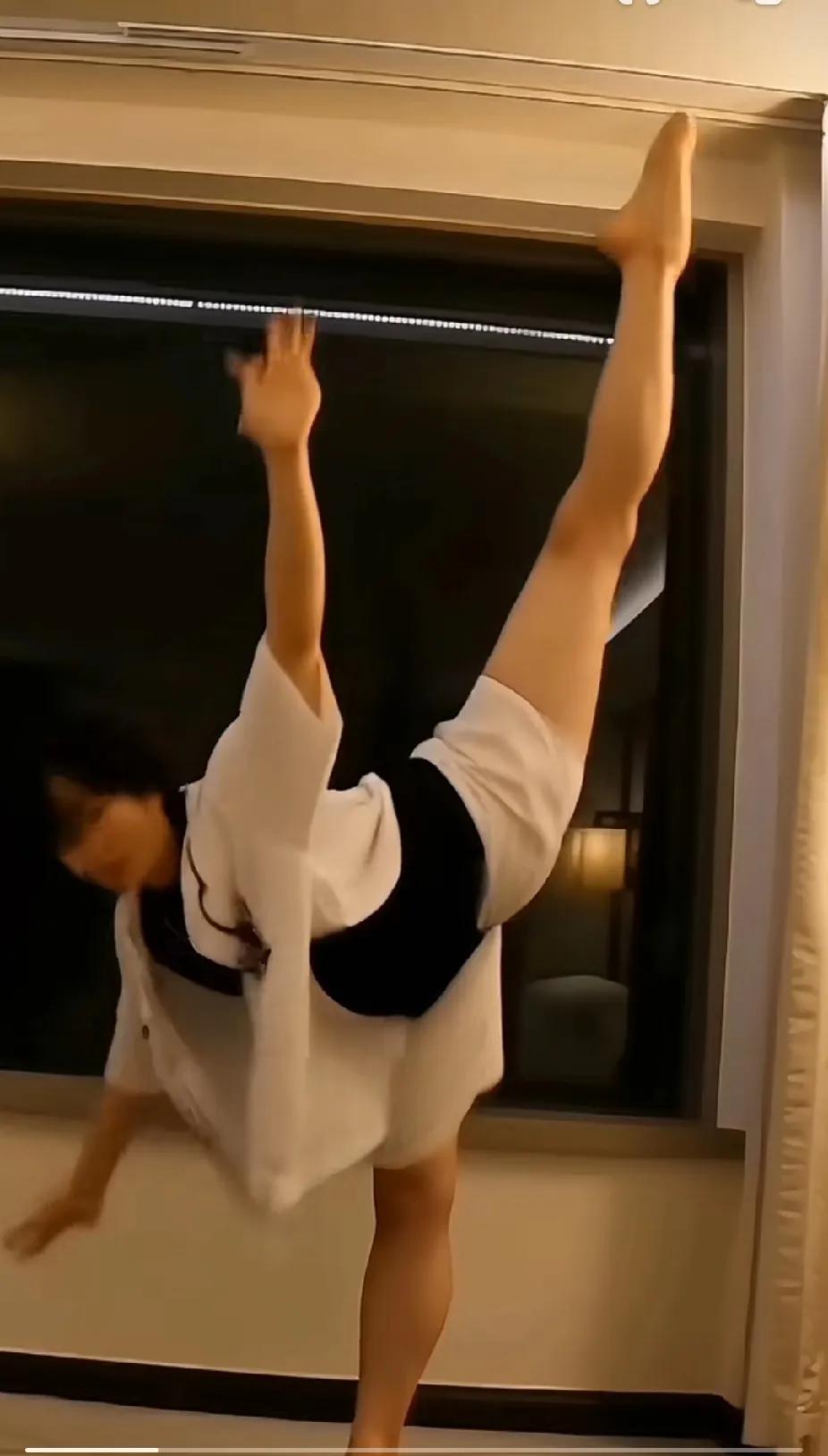 全红婵：灵动少女的日常训练秀
 
家人们，刷到全红婵又被惊艳到啦！在住处的她，随