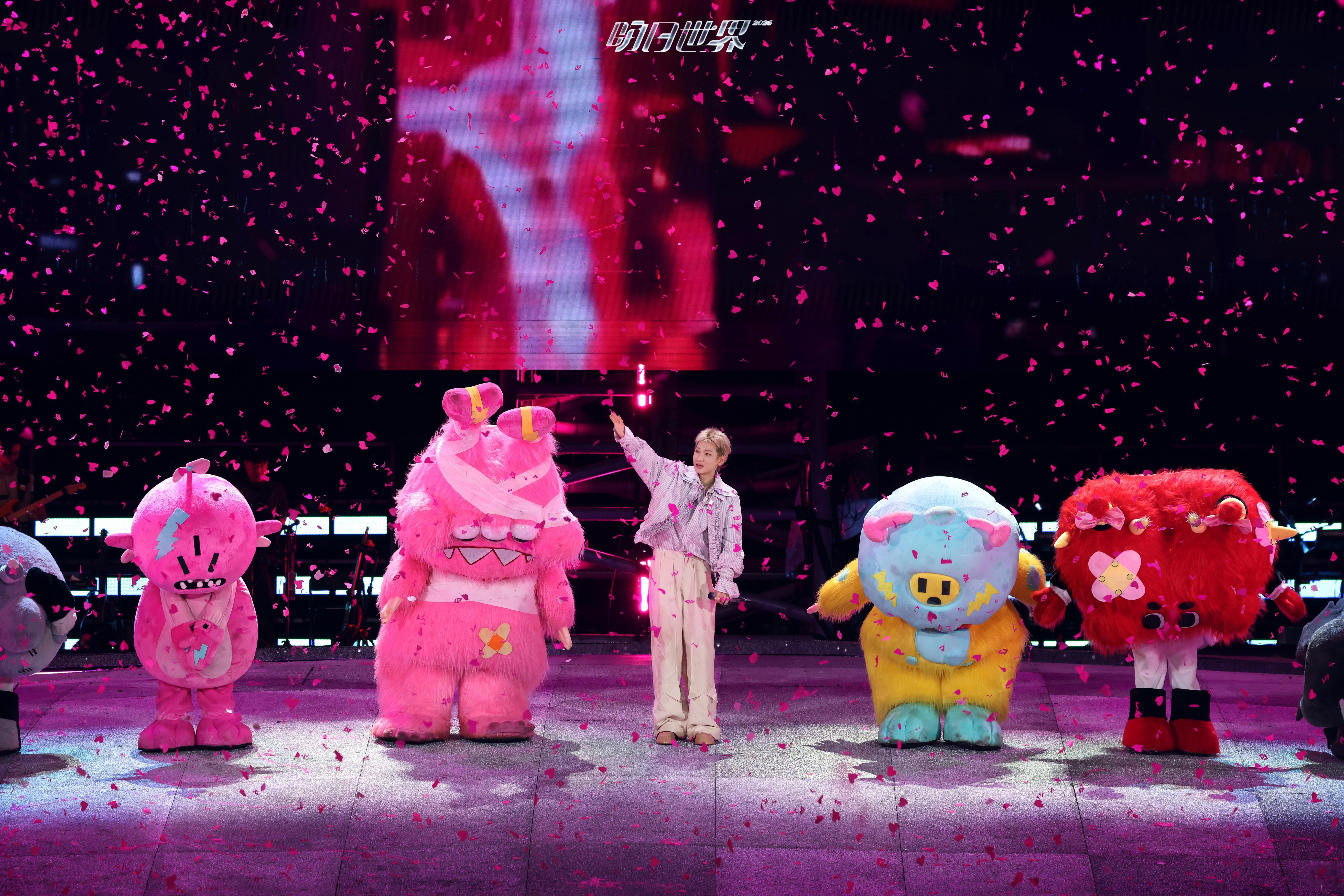 汪苏泷演唱会只有细糠汪苏泷一万次热爱首秀 从编曲到编舞全是新鲜诚意，没有敷衍没有