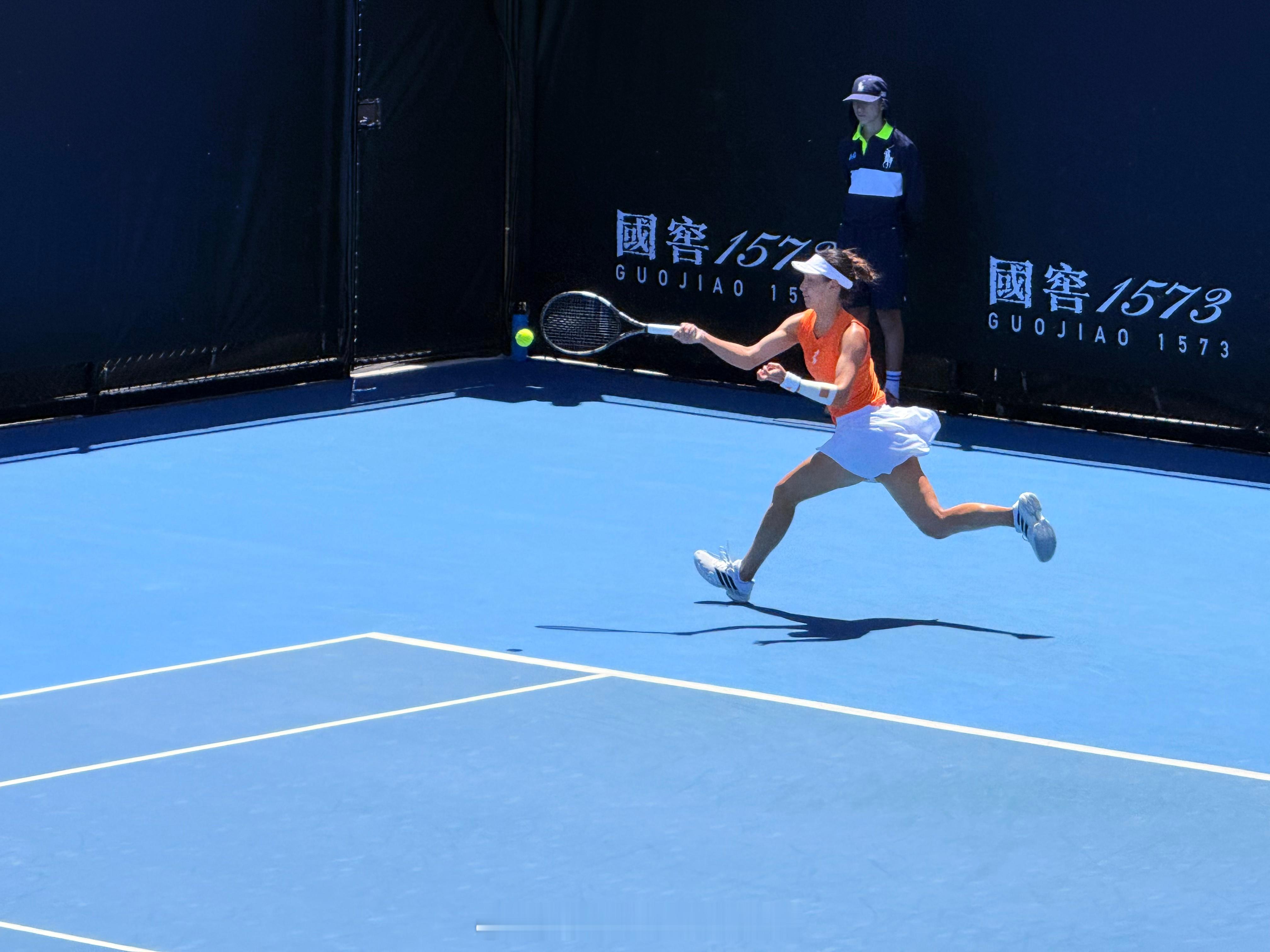 你只需要耐心、坚持，终会迎来你想要的结果。王欣瑜2比1奥斯塔彭科澳网2026 女