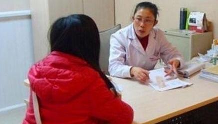 一名年仅22岁的年轻女生，因长期熬夜加班，突然患上了中老年人常见的带状疱疹，这一